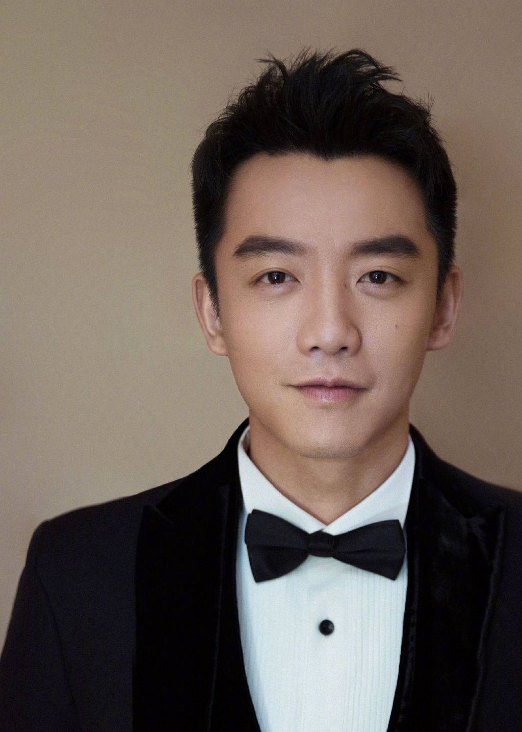 郑恺凭借阳光帅气的形象和超强的运动细胞,获有"小猎豹"的美称