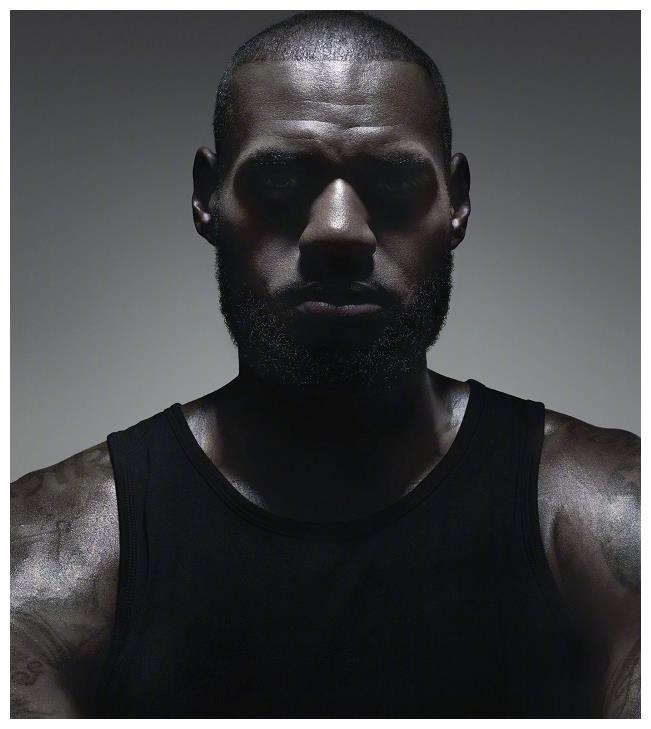 伦纳德自曝肌肉照,手臂青筋如詹皇,网友调侃搬砖轻松!