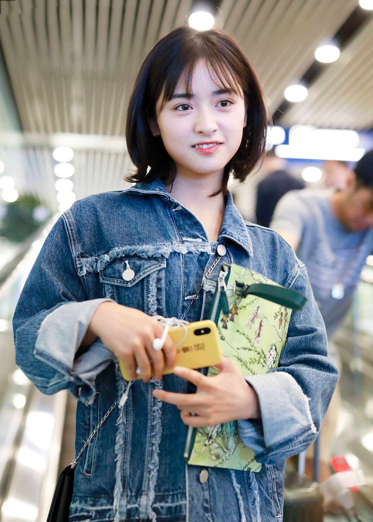 1 / 5 近日,沈月微博上晒出一组机场街拍美照!