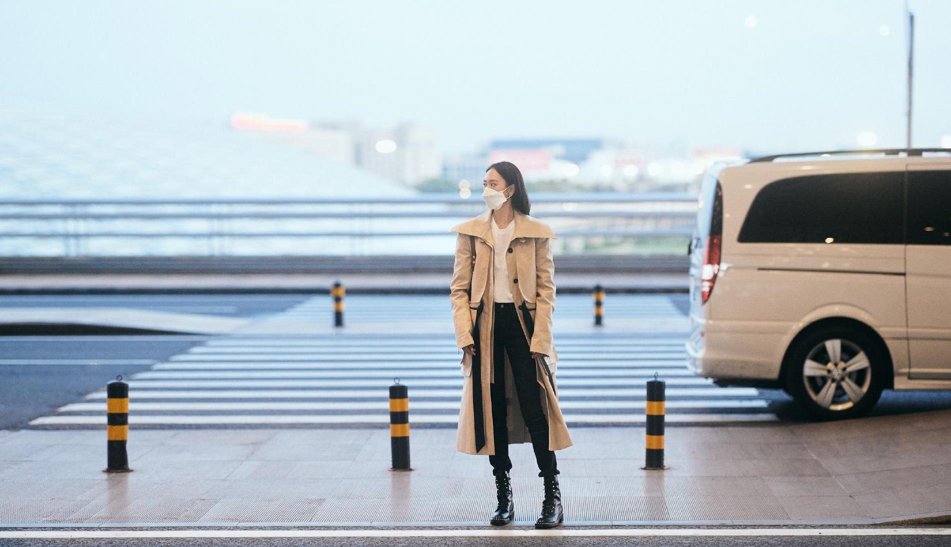 早秋,风衣如何穿出高级感?童瑶亲自演绎风衣 马丁靴,又美又飒