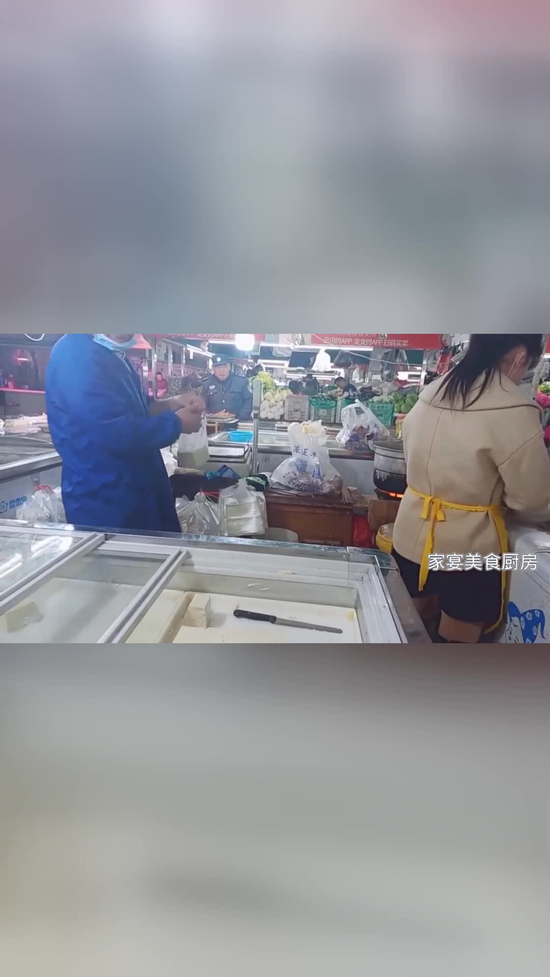 饭店的豆腐丸子为什么不散有弹性是有技巧的，看看大厨的操作。