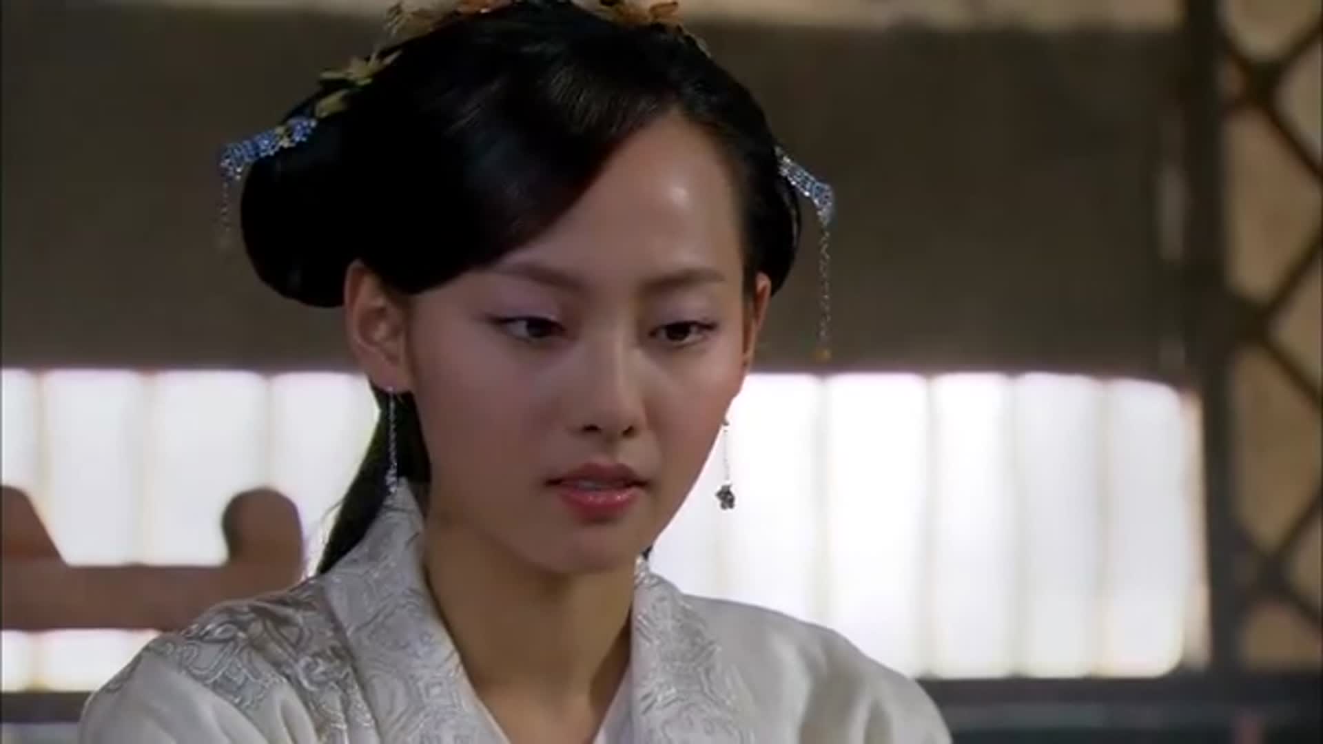 精忠岳飞素素给岳飞扎针孝娥说素素喜欢岳飞岳飞说孝娥多想