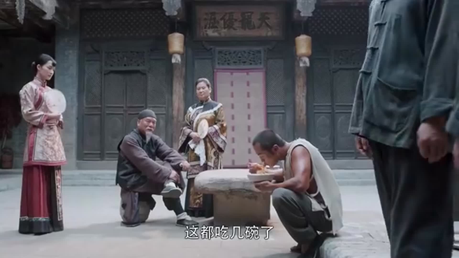 白鹿原:黑娃吃饭时看见一风姿绰约的女子,她嫣然一笑迷住了黑娃