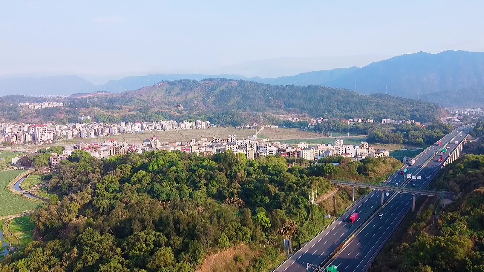 航拍福州连江县官坂镇塘边村,依山傍水,风景优美!