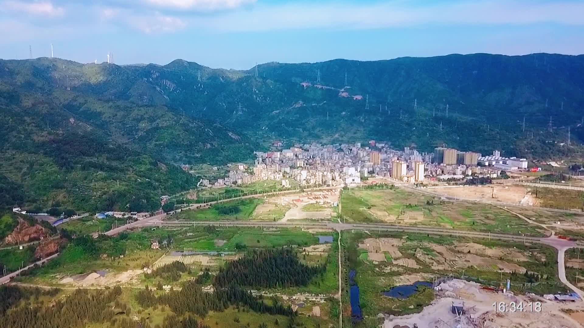 航拍福州连江县坑园镇,晴天的坑园镇显得那么美!