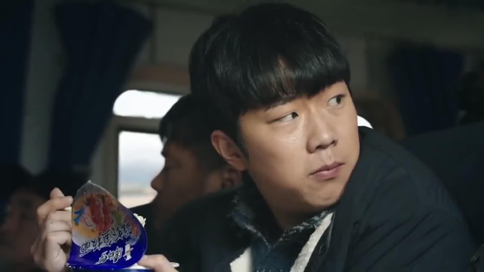 司藤颜福瑞说耳边话司藤一脸嫌弃