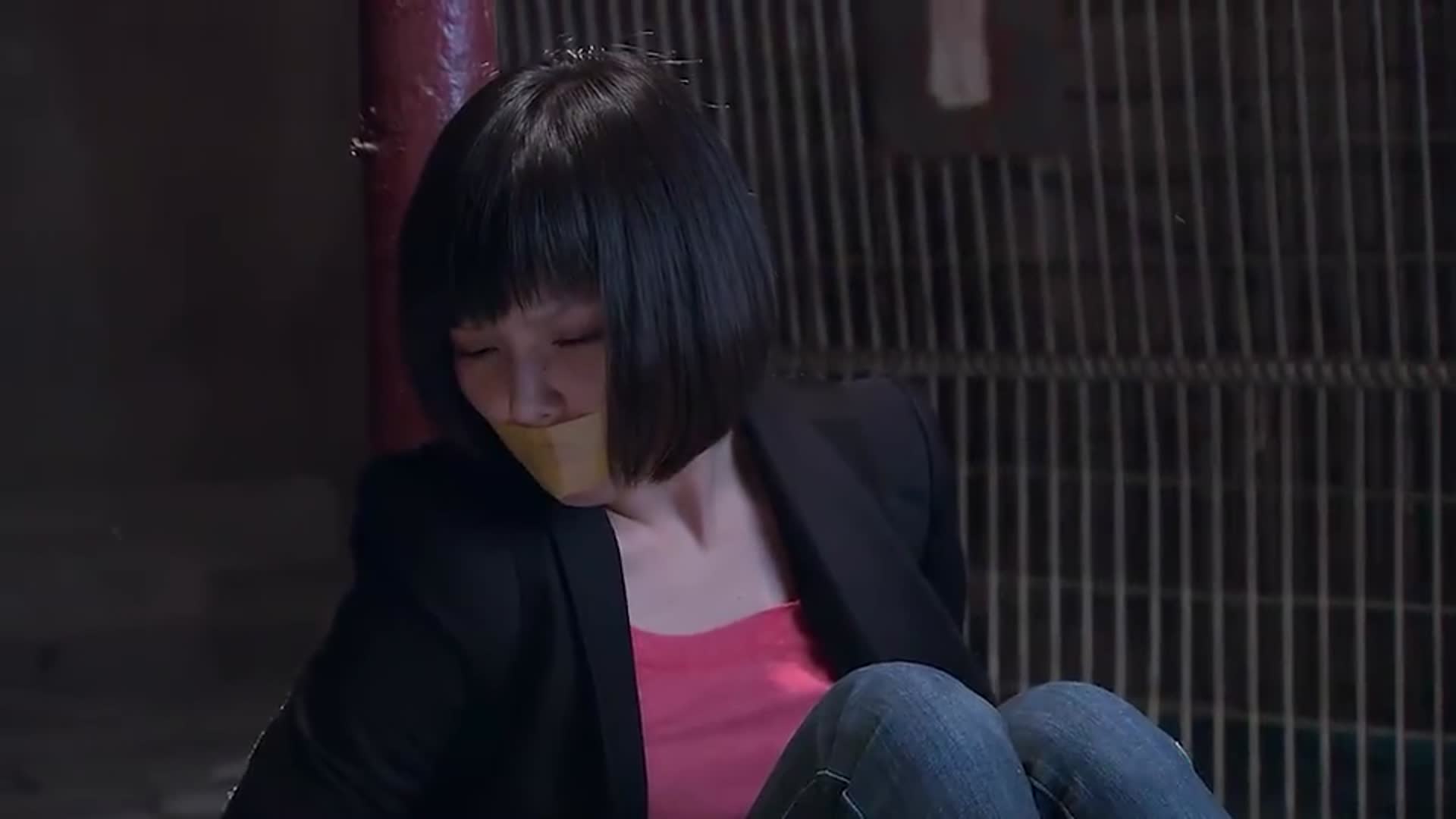 终极证据美女一觉醒来竟被绑在陌生的地方到底发生了什么