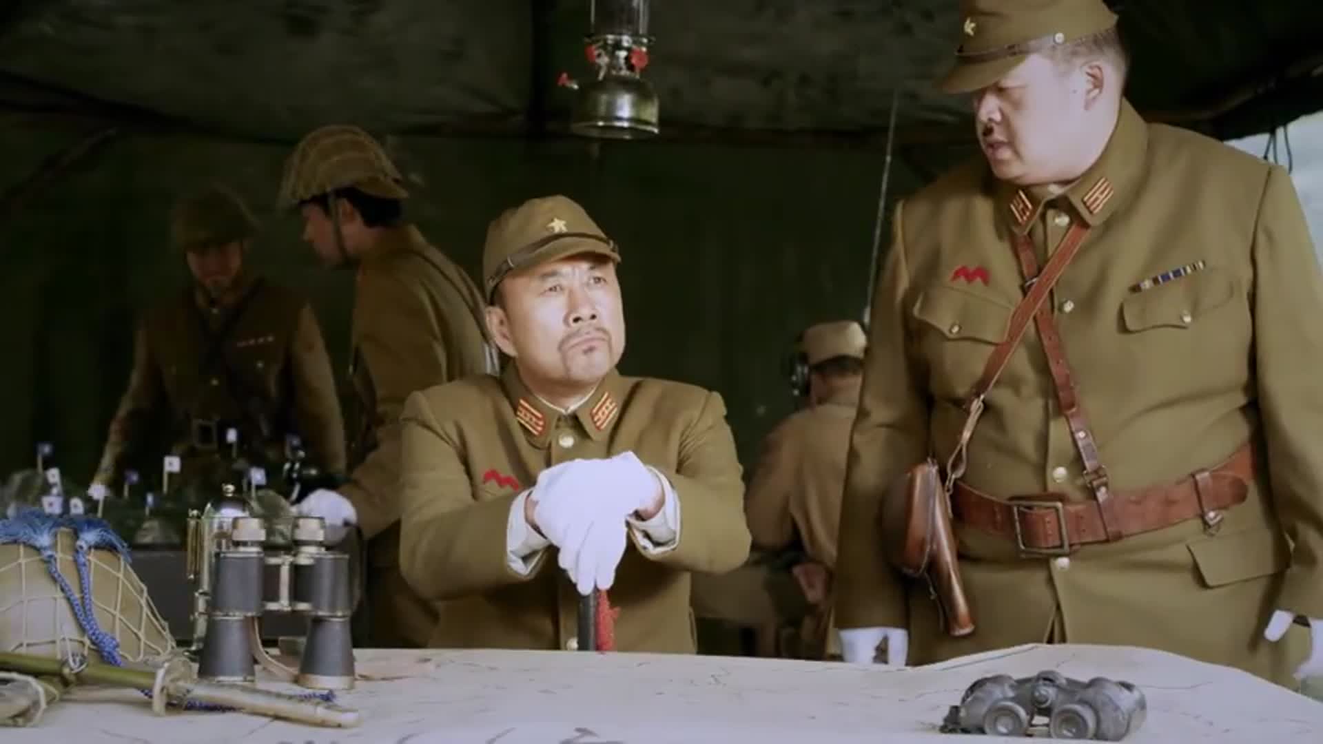 激战:敌人的支援部队受到何排长猛烈阻击,他们该怎么办呢_新浪新闻