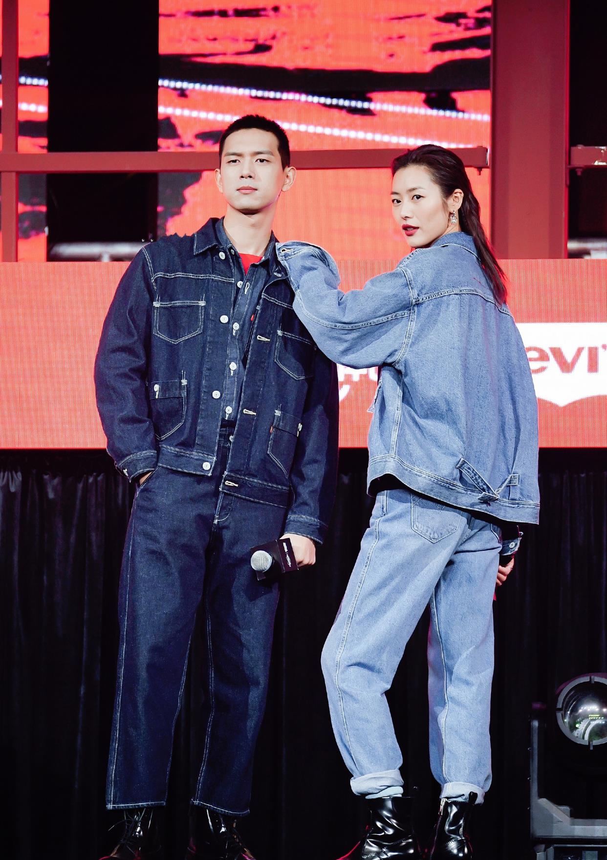 李现亮相星光大赏,剪寸头精神帅气,和刘雯同穿情侣装显羞涩_高清图集