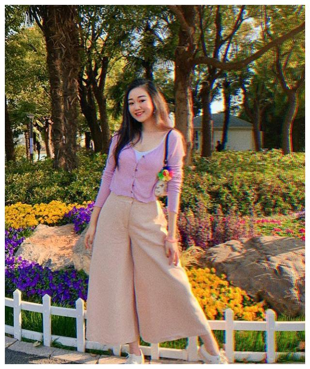 从袁九儿的定位来看,他们当天现身上海最著名的私人会所之一,位于淮海