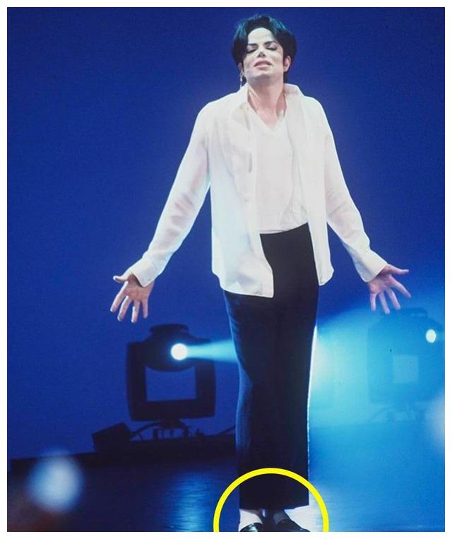 迈克尔杰克逊的逆时尚和他著名的45度前倾背后的秘密