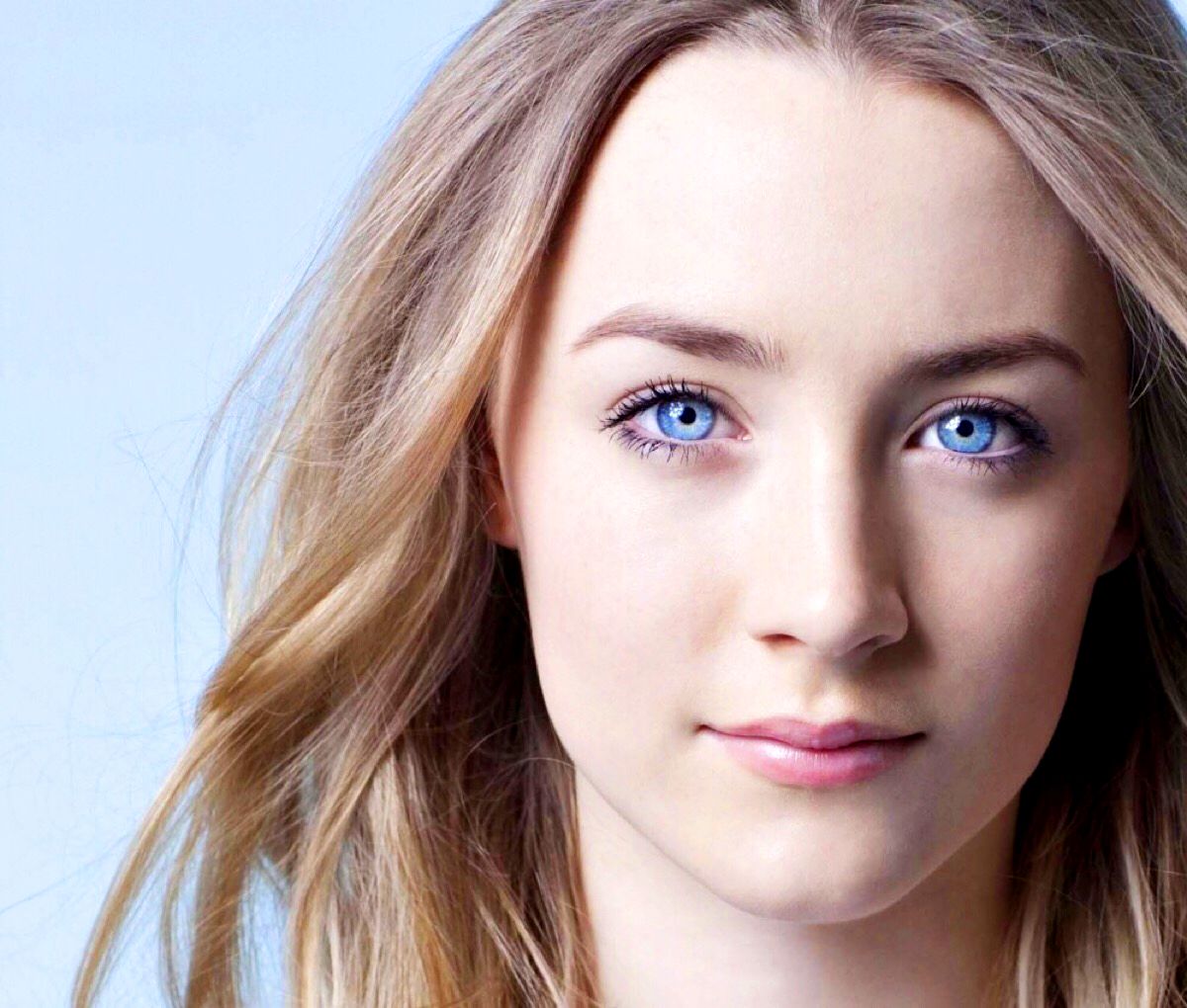 爱尔兰殿堂级美人钻石蓝双眸俏皮五官穿搭独立且风情不减