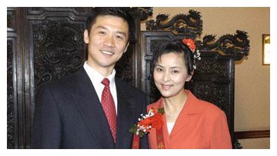 用13年捧红自己丈夫,后被柯蓝"夺"走?如今53岁收获"姐弟恋"