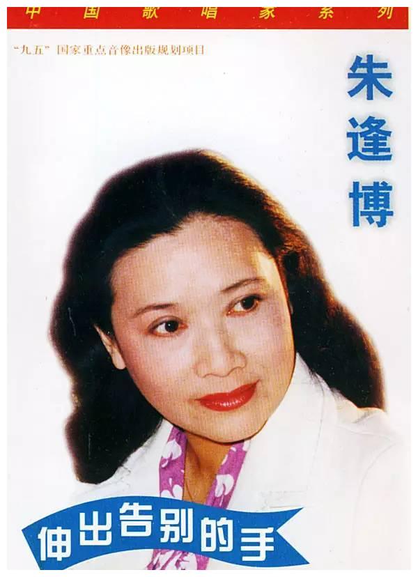 丈夫施鸿鄂去世后,家人一直陪在身边安抚她的情绪,很长时间才走