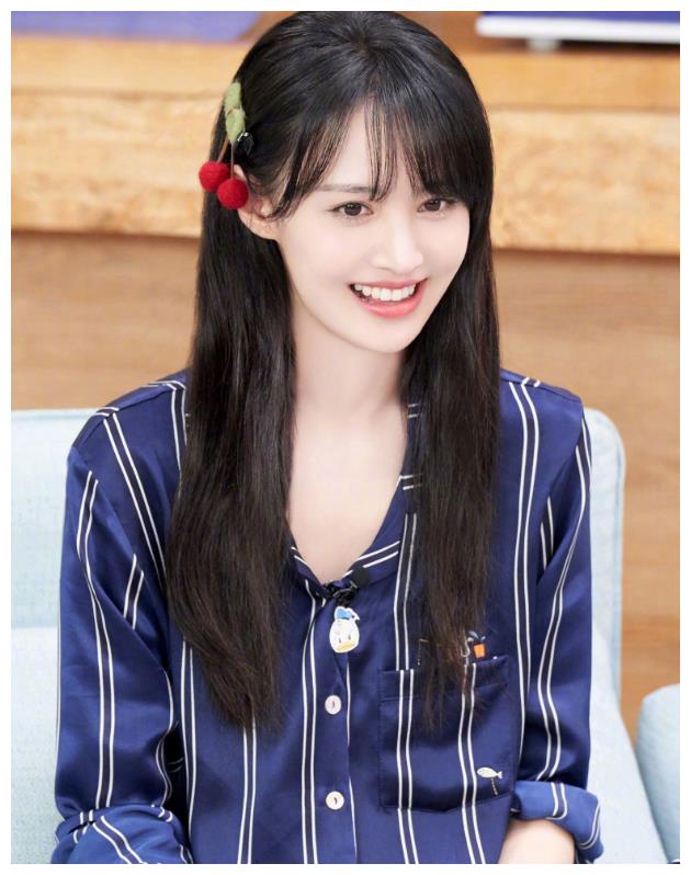 郑爽"农活照"被疯传,看到无精修后的她:这不就是老阿姨?