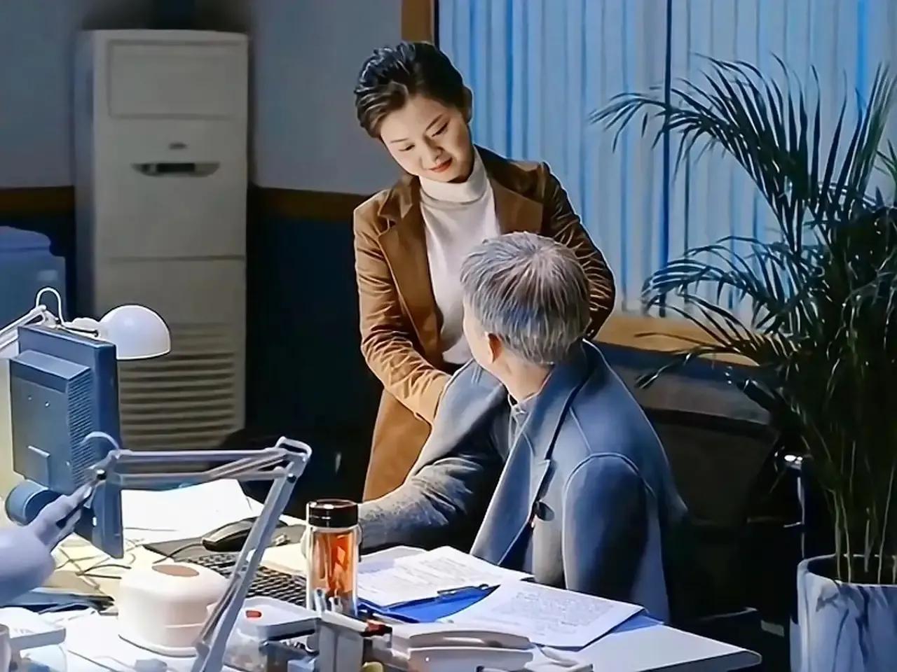 《狂飙》小五火了，大量照片曝光甜美可爱，这个角色是张译加上的|安欣|剧组|青梅竹马|剧中|陋室_新浪娱乐_新浪新闻