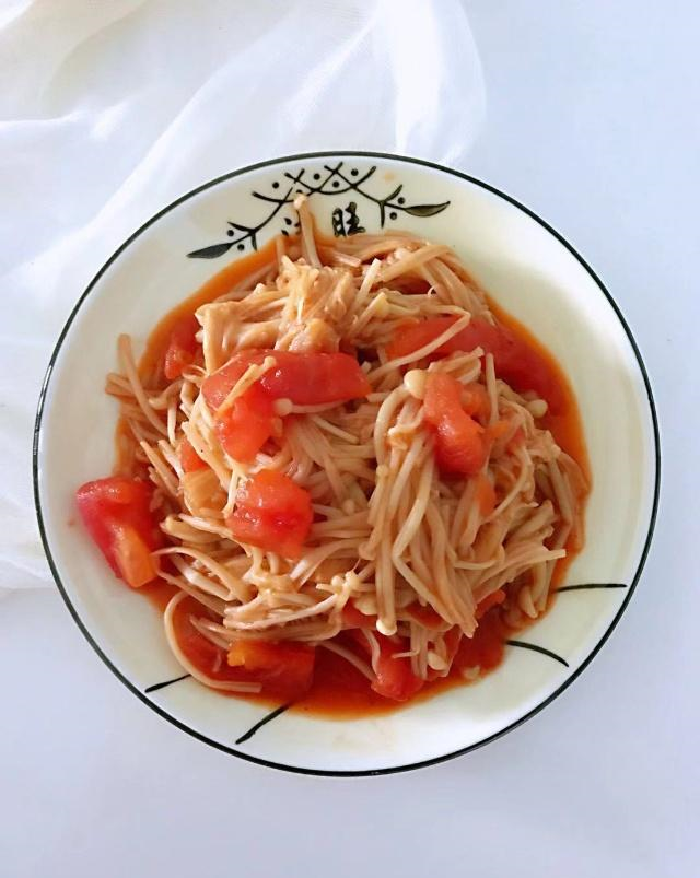 番茄烩金针菇只要加一种调味品就能吃出聪明吃出苗条