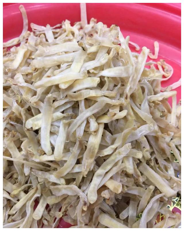 一款适合给小孩煲汤,煲粥的干货(01)沙虫粥做法:清洗沙虫,把沙虫浸泡