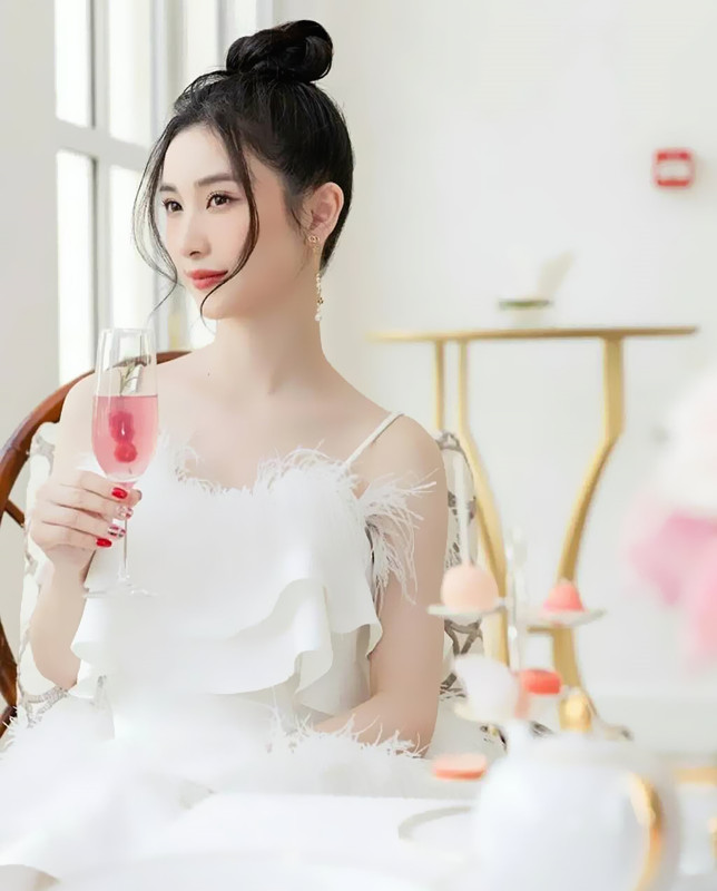 越南的盛颜仙女，冰肌玉骨且有天使颜值，礼服穿搭成为时尚宠儿