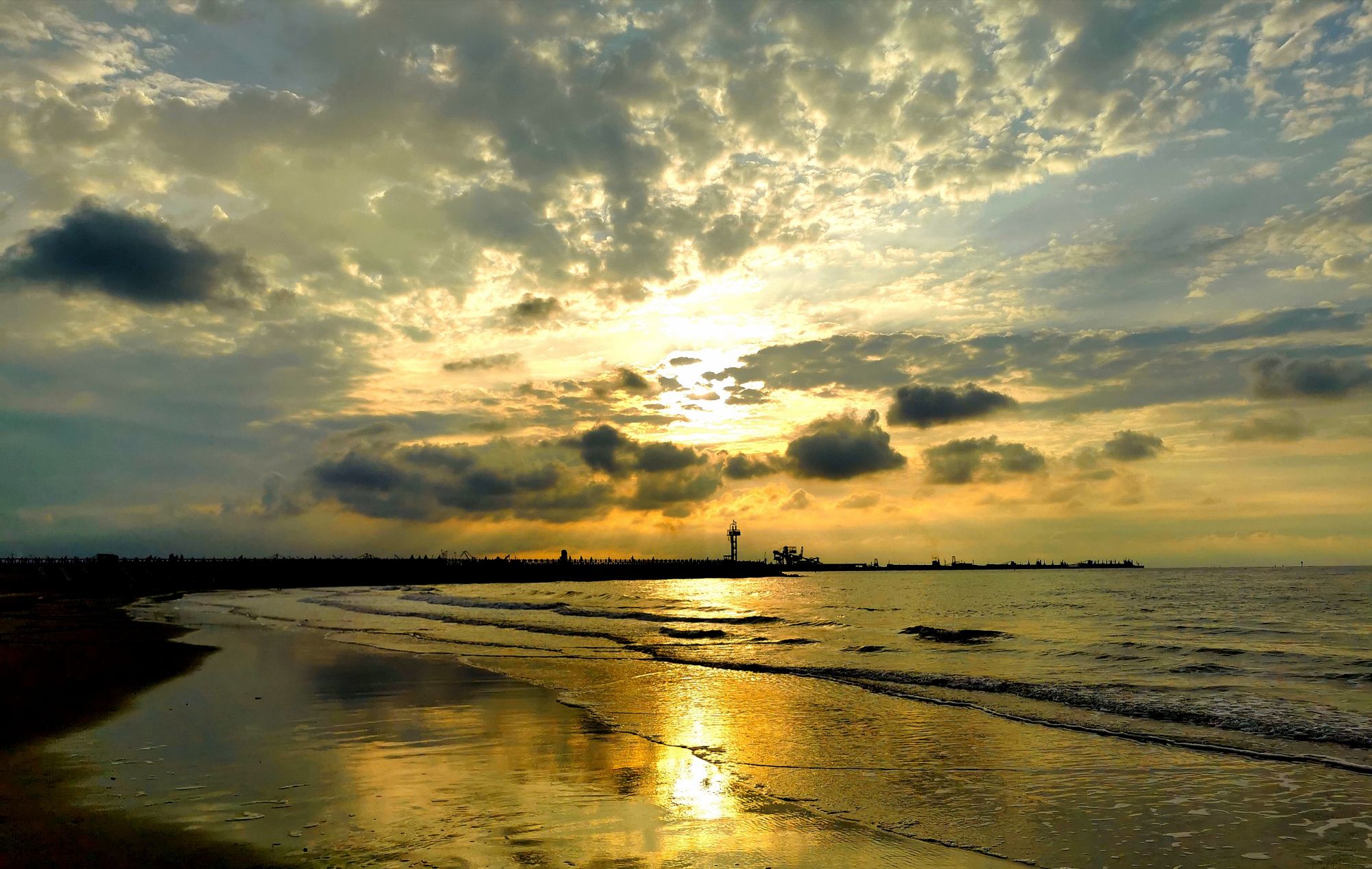 秦皇岛伏天的东山海边疯狂的云_高清图集_新浪网