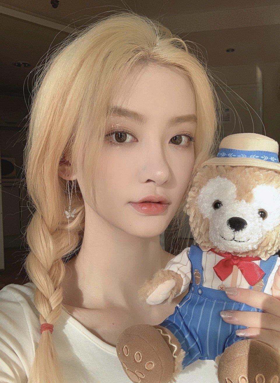 人见人爱的黄头发妹妹_高清图集_新浪网