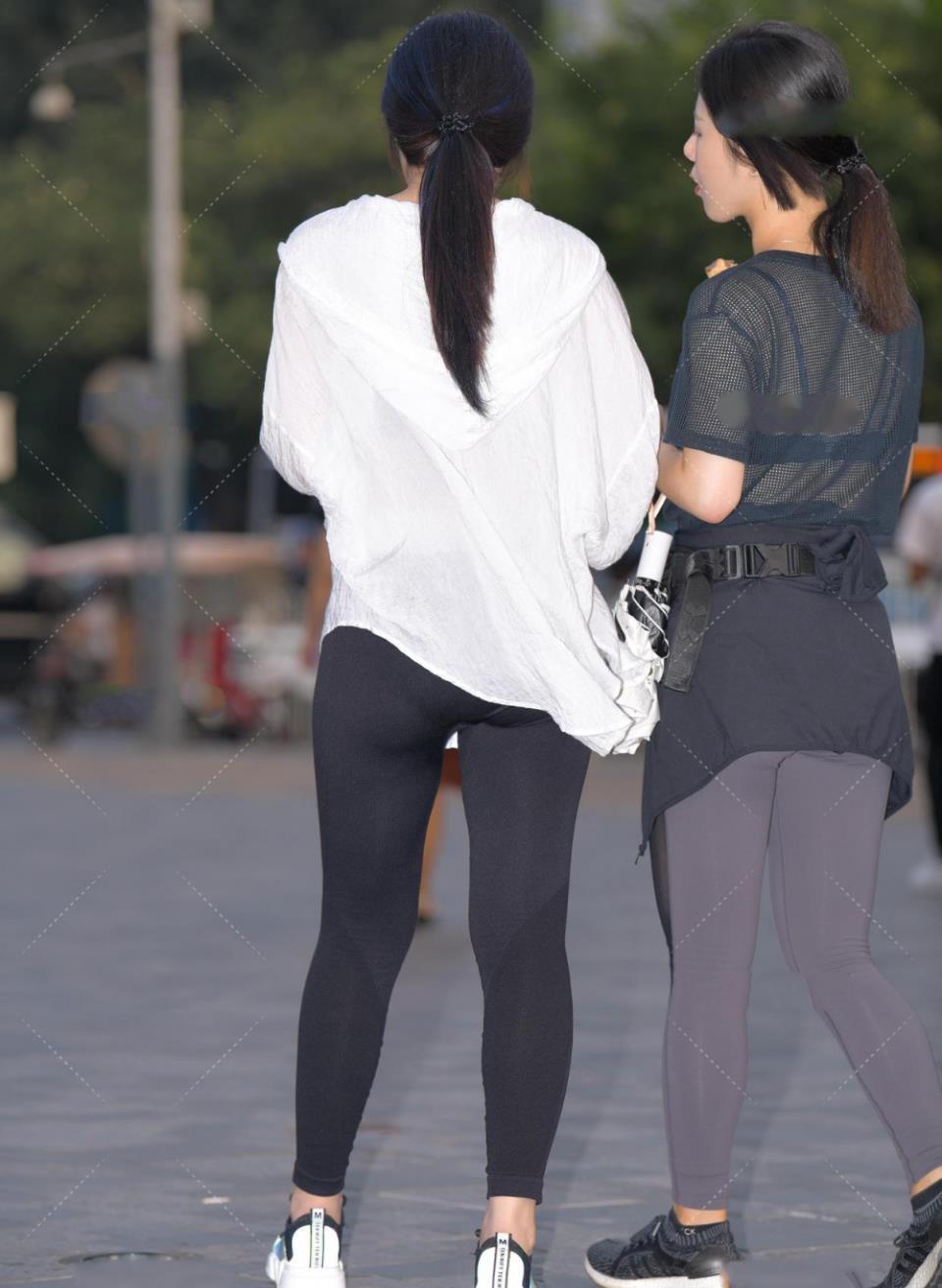 夏日健美裤穿搭配白色防晒衣清爽靓丽又显气质穿出新主张