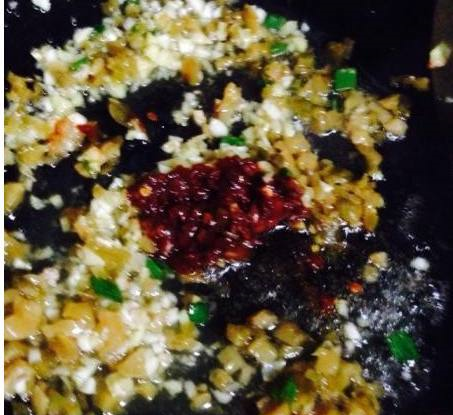 今天妈妈烧的茄子,味道跟饭店差不多,不油腻很入味一盘都吃光了休闲区蓝鸢梦想 - Www.slyday.coM 今天妈妈烧的茄子,味道跟饭店差不多,不油腻很入味一盘都吃光了休闲区蓝鸢梦想 - Www.slyday.coM