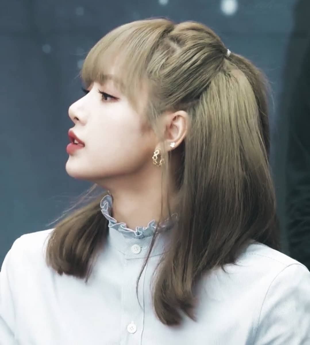 30多张BLACKPINK Lisa的侧脸图片 Lisa惊艳侧颜照有多美?