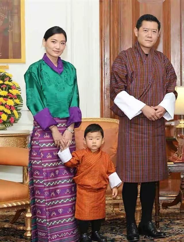 不丹国王没心没肺!有新欢后冷落佩玛,最美王后变成“怨妇脸”