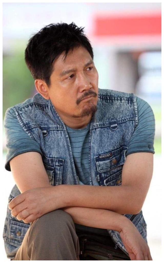 他从主持人改做演员,娶德国妻子恩爱20年,女儿颜值高还是学霸