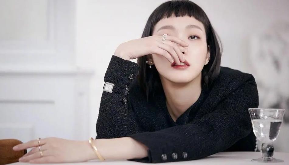 金高银狗啃刘海造型优雅俏皮