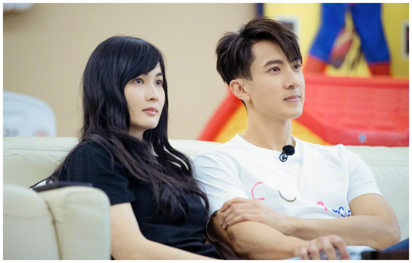 吴尊林丽莹加盟恋爱真人秀,晒出24年前同框合照,官宣补办婚礼?