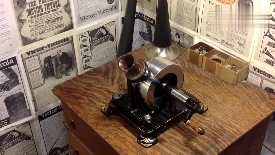 爱迪生1878年原版铝箔留声机演示