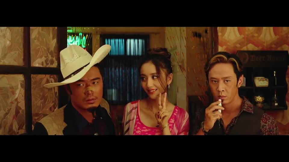 唐人街探案:唐仁跟绑匪的身份险些暴露,幸亏阿香临场反应机智!