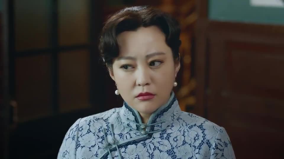 东四牌楼东:娄晓月为了见侯爷,怎料当街拦车,下刻被撞了