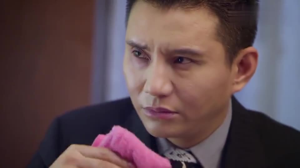 暖男记:梁馨下手真狠,把佟俊铭打成了熊猫眼,防范意识还挺强!