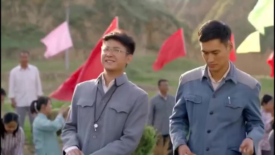 平凡的世界顾养民当着老师同学面居然抒情背这种诗玩火啊