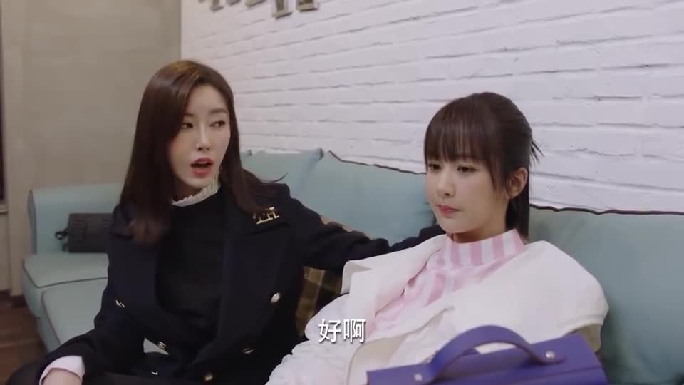 亲爱的热爱的蓝莓与佟年聊天佟年始终闷闷不乐