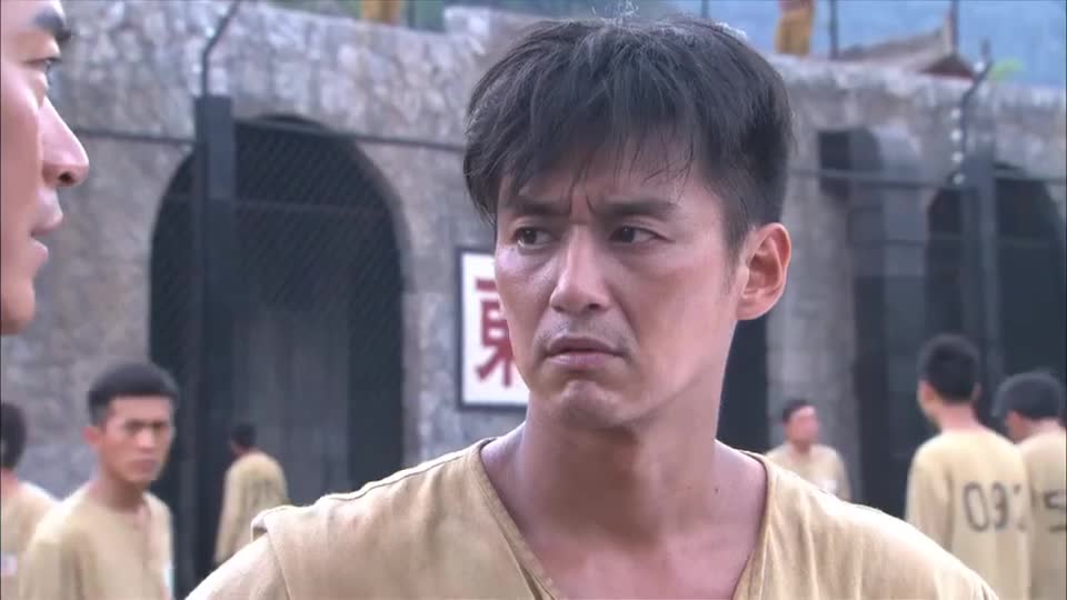 冲出月亮岛陆刚的士兵不听陆刚的命令士兵害怕陆刚陷害他