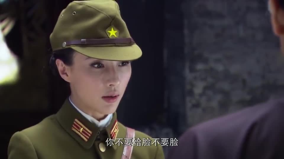 致命行动女大佐身居高位小伙成狗腿子对其阿谀奉承极力巴结