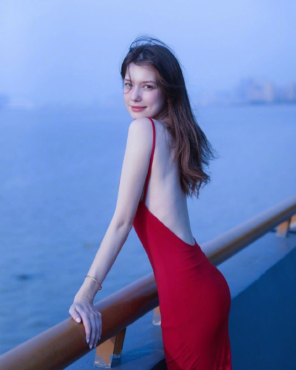 白俄罗斯的模特anastasia cebulska 私服穿搭_高清图集_新浪网