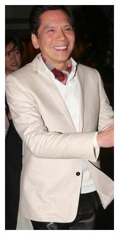 向华强出生在广东的陆丰市,向华强刚刚出生的时候,当时的广东还是国民