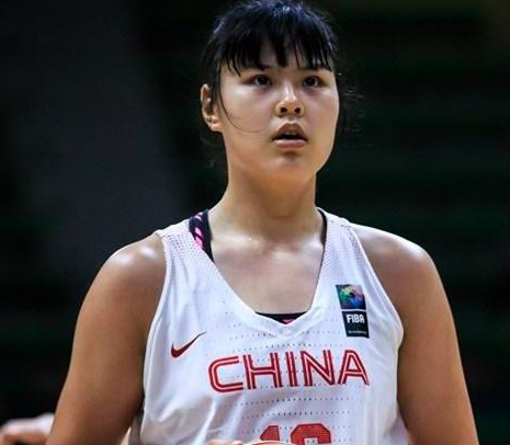 在521那天,女篮球员李月汝和男友相约球场单挑,你怎么看?