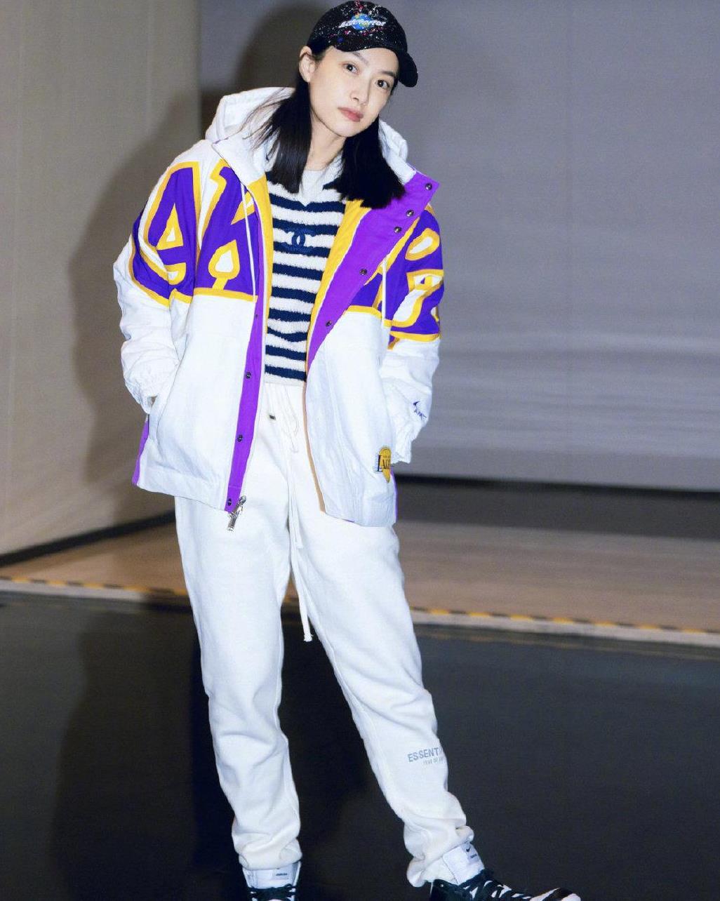 沈梦辰宋茜撞衫条纹上衣,牛仔裤和运动裤的碰撞,你更pick谁