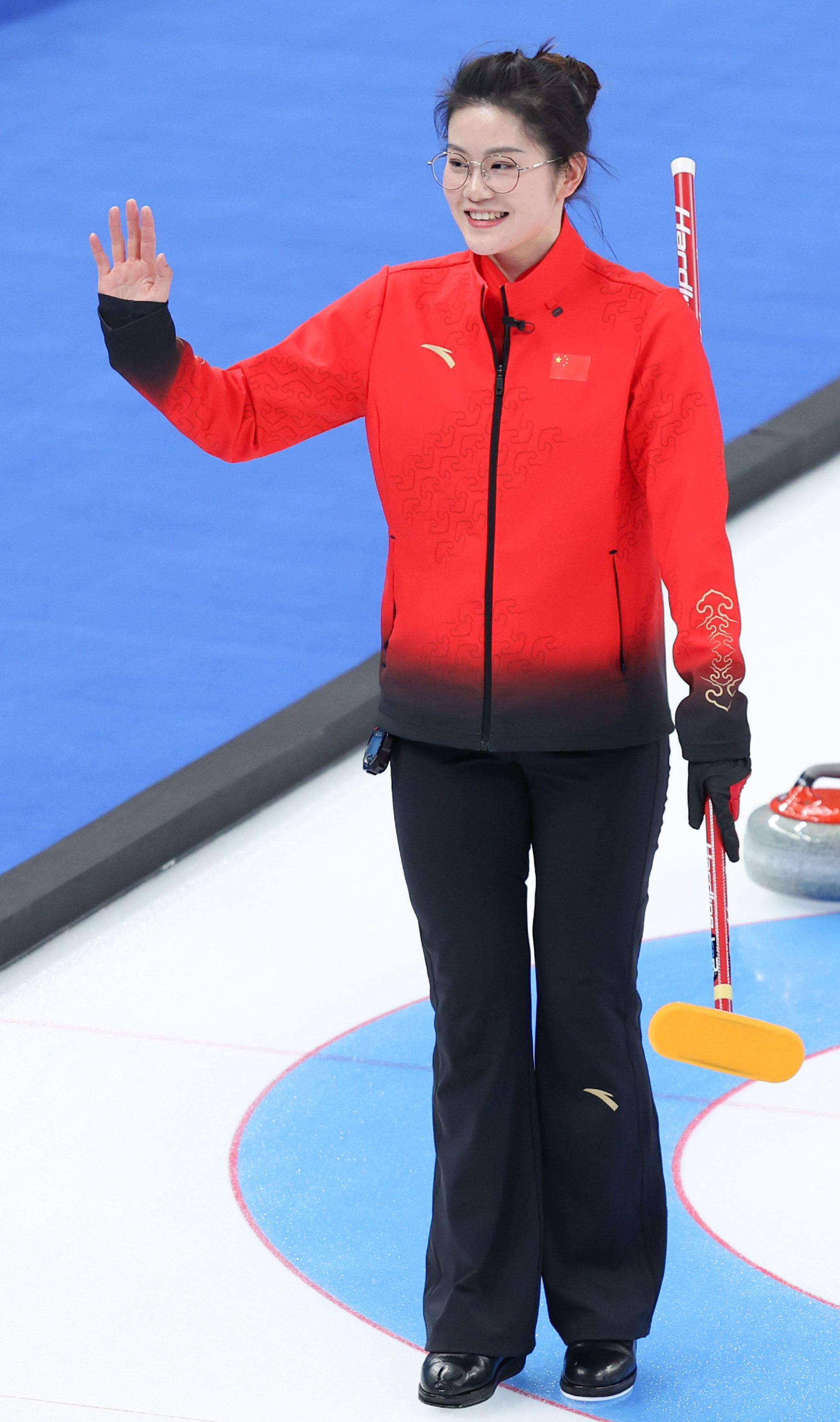 首次夺金取得开门红,耀眼红色彰显霸气|冰壶|服装|红色_新浪新闻
