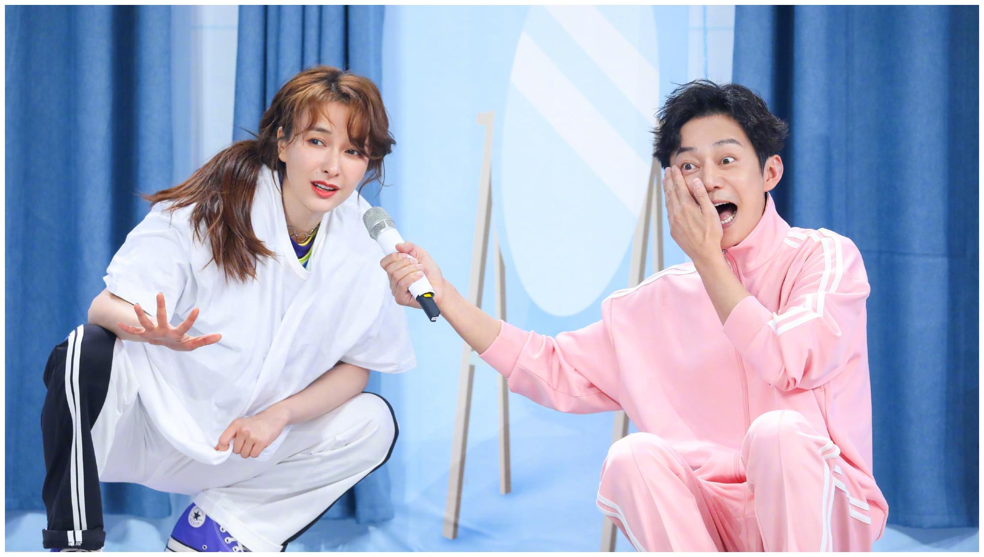 快乐大本营惊现迪丽热巴,红白两套look太漂亮,谢娜吴昕共争艳