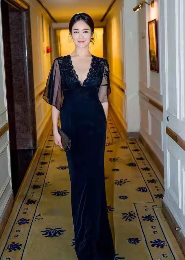 42岁左小青如"出水芙蓉",网友:不愧有体操运动员的底子