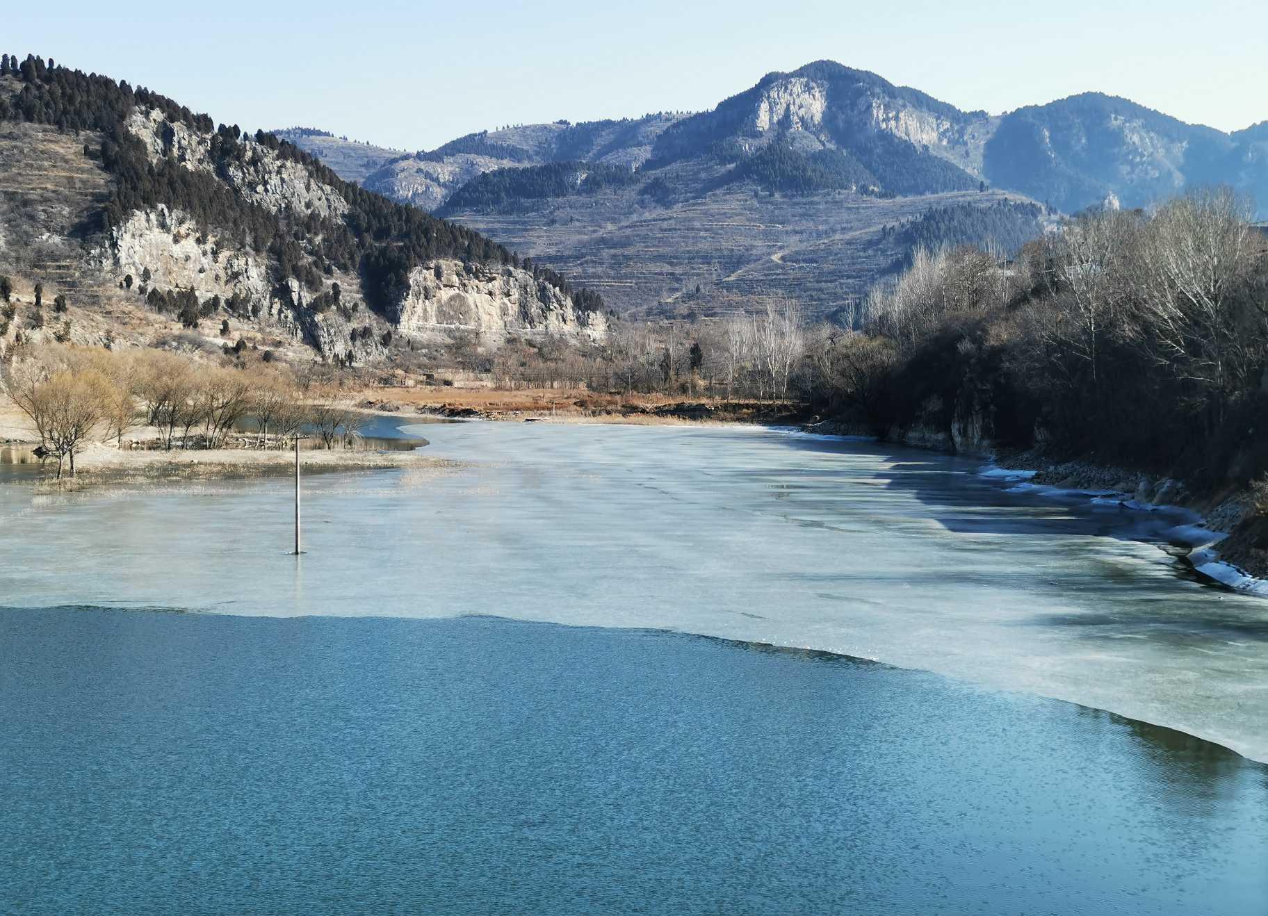 初春的锦绣川水库水天一色澄明如镜