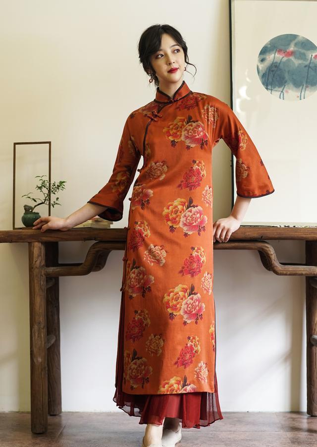 当我们发现自己的体重超过120斤,就让这组中式旗袍裙为我们遮肉显瘦