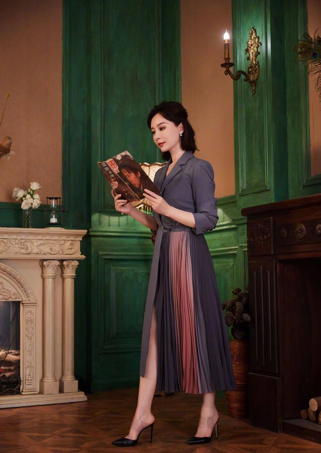 陈数穿白色露背连衣裙,高级不失优雅,气质温柔也太好看了__财经头条